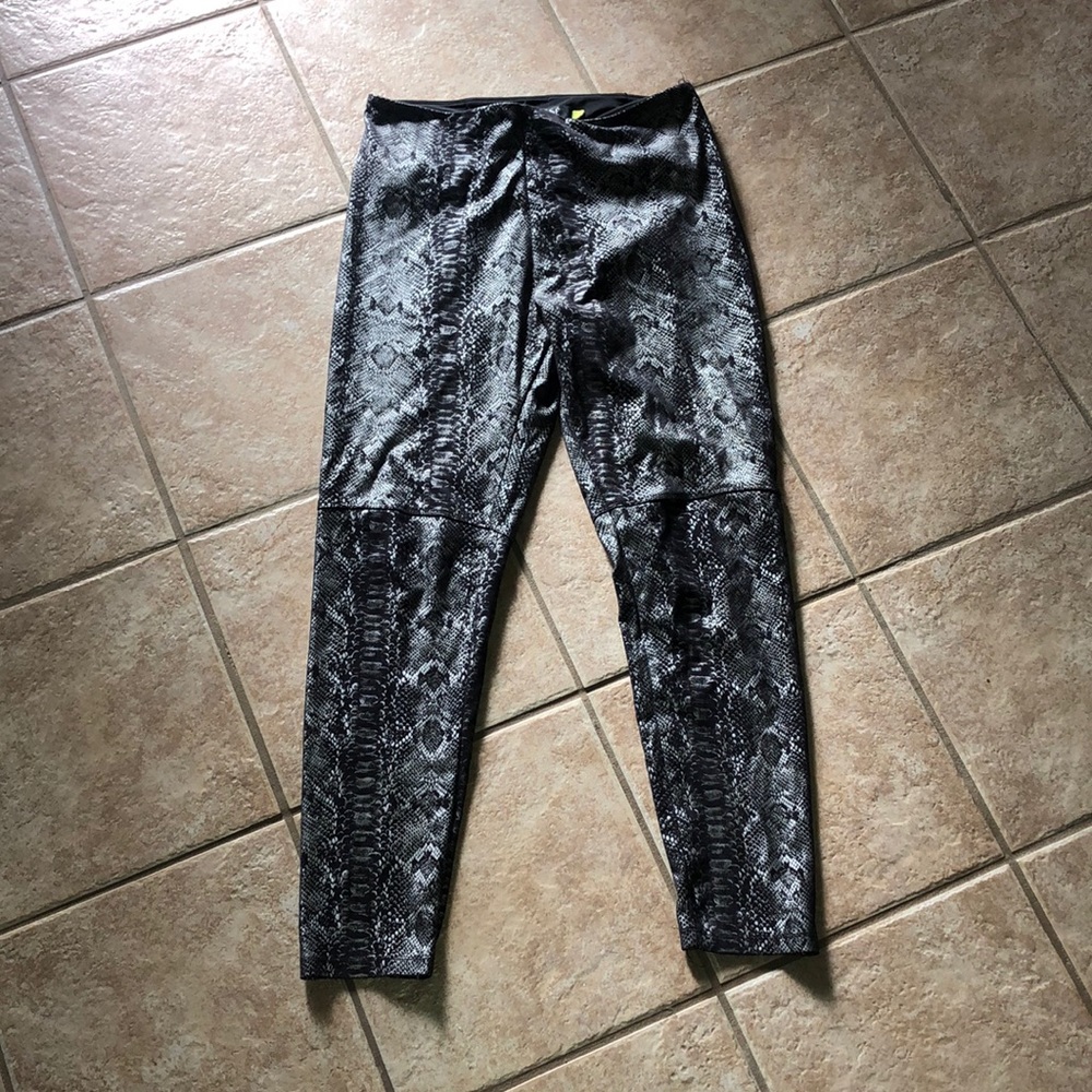 LYSSE Silver & Black Snake print leggings Large